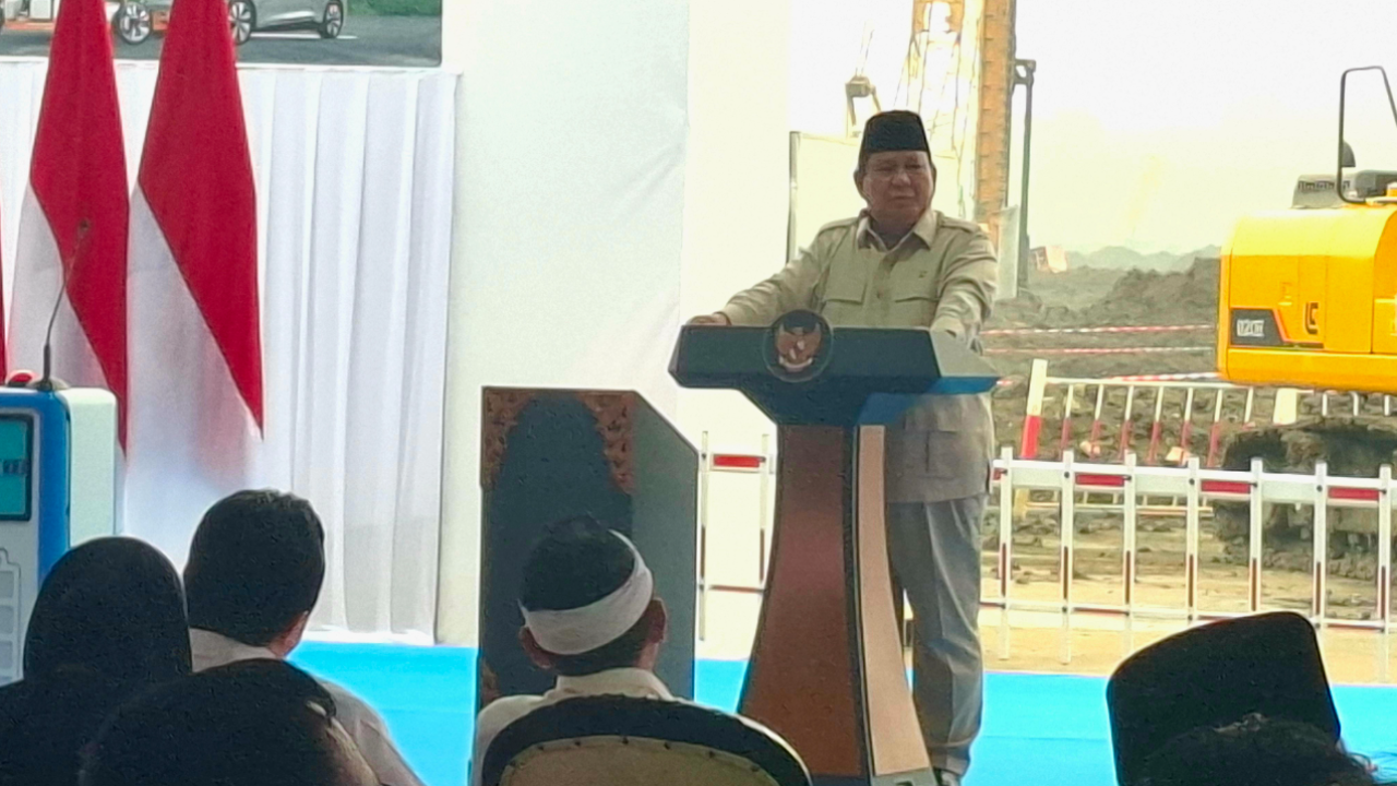 Prabowo Terpana oleh Kemunculan Tomy Winata di Peluncuran Industri Baterai Listrik