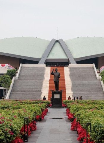 DPR Menerima Surat Pemakzulan Gibran dari Purnawirawan TNI
