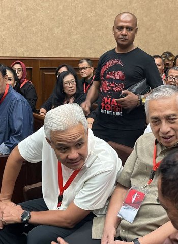 Kehadiran Ganjar dan FX Rudy di Sidang Pemeriksaan Hasto dalam Kasus Harun