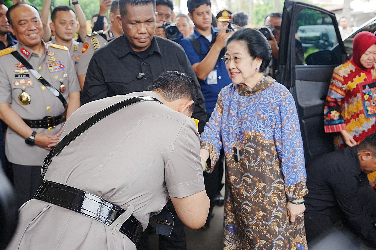 Gestur Hormat Kapolri ke Megawati PDI-P Sebut Hubungan Tetap Akrab di Tengah Kritik