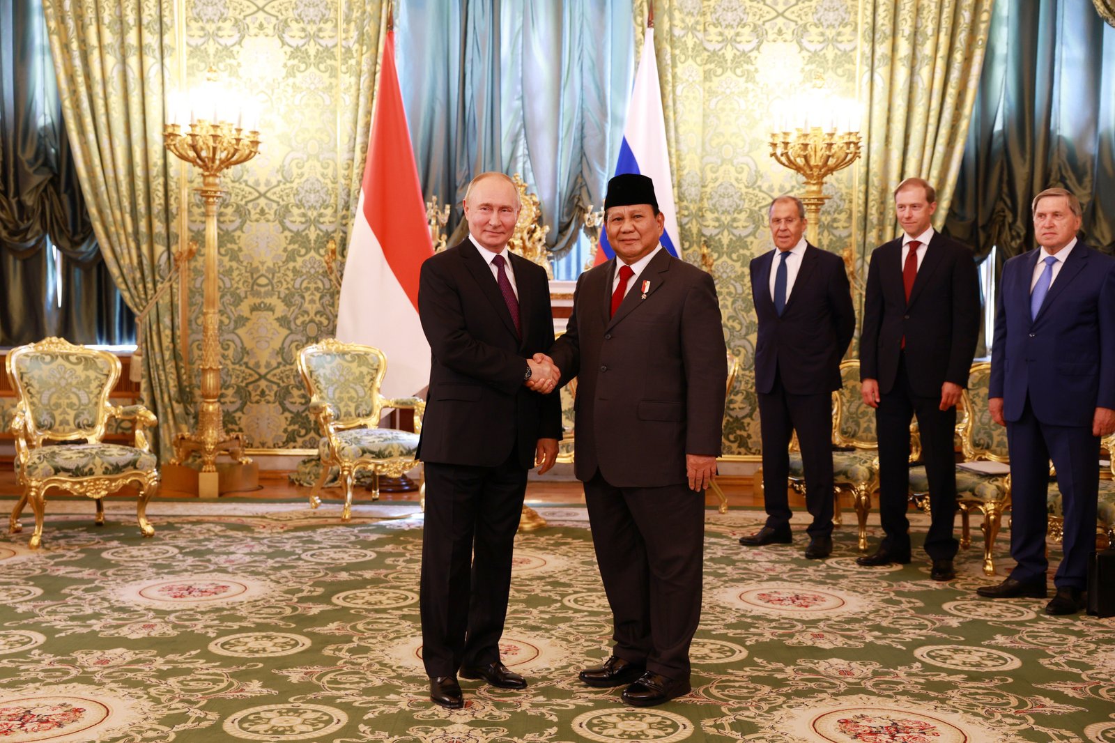 Seskab Teddy Sebut Undangan Putin ke Prabowo Bukti Indonesia Semakin Dipandang Dunia