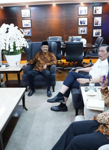 Transformasi Digital dalam Penyaluran Bantuan Sosial, Dialog Strategis antara Luhut dan Mensos