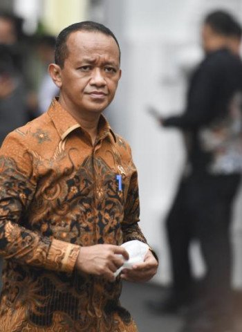 MEMAHAMI HILIRISASI DAN DISERTASI BAHLIL LAHADALIA Oleh Antony Z Abidin