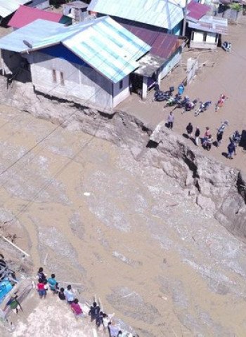 Kemensos Menyalurkan Bantuan untuk Korban Banjir Bandang di Donggala