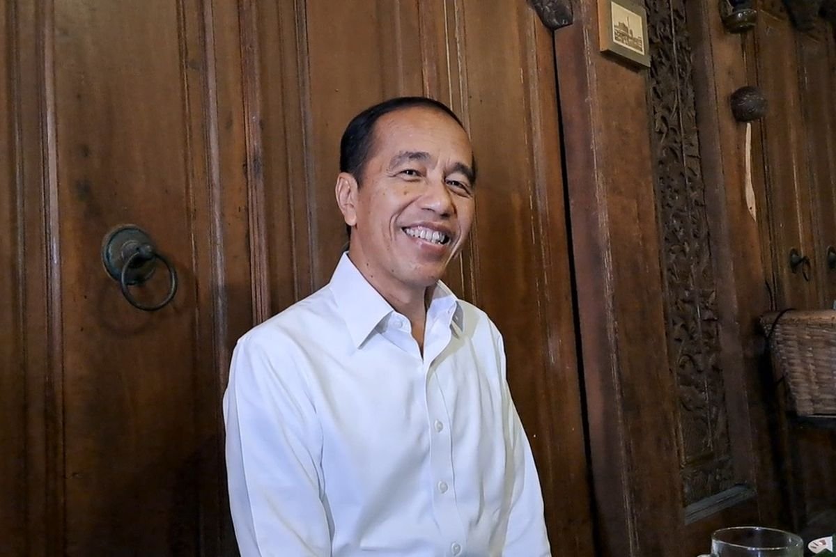 Jokowi Memilih Jalan Negarawan, Belum Tentukan Bergabung dengan Partai