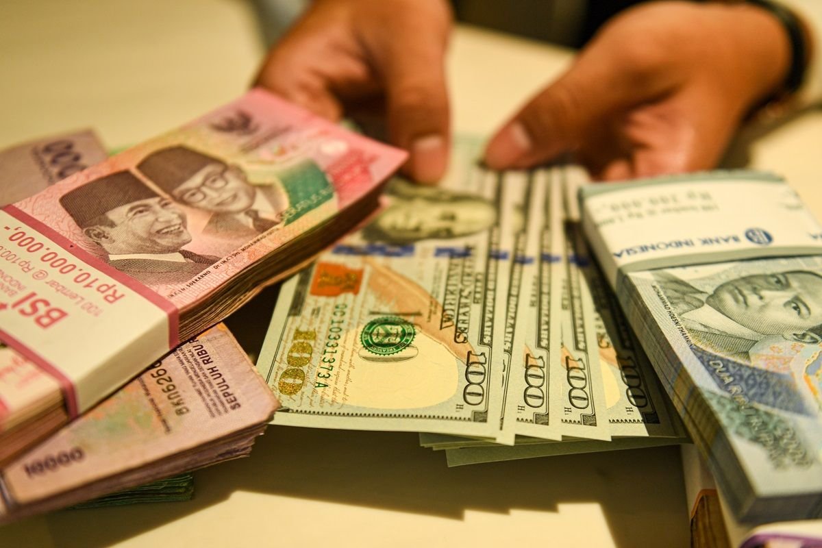 Rupiah Terus Tergerus, Menyentuh Rp16.255 per Dolar AS Sore Ini