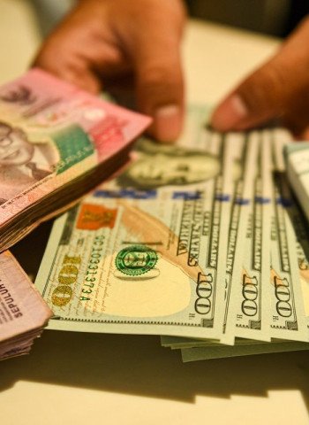 Rupiah Terus Tergerus, Menyentuh Rp16.255 per Dolar AS Sore Ini