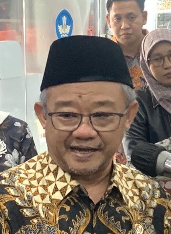 Mendikdasmen Targetkan Distribusi 288.000 Smartboard Tahun Ini