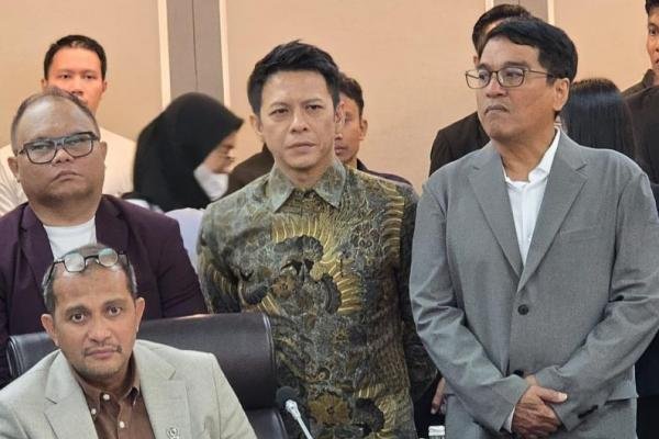 Ariel NOAH Diminta Nyanyi di DPR: Kontroversi di Tengah Rapat Resmi