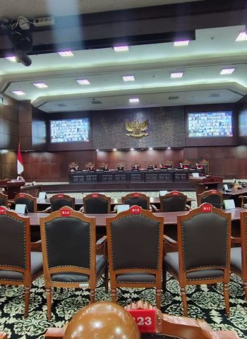 Batas Usia Pensiun TNI Digugat ke MK: Saldi Isra Beri Peringatan