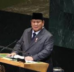 Satu Tahun Diplomasi Prabowo: Evaluasi dan Tantangan di Kancah Internasional