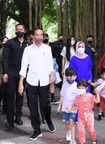 Respons Gibran Terhadap Kunjungan Roy Suryo ke Makam Keluarga Jokowi