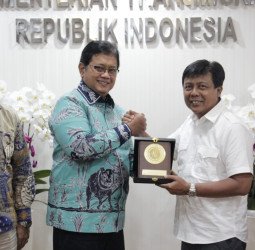 Optimalisasi Transportasi di Sumbawa Barat: Fokus Wamentrans Viva Yoga