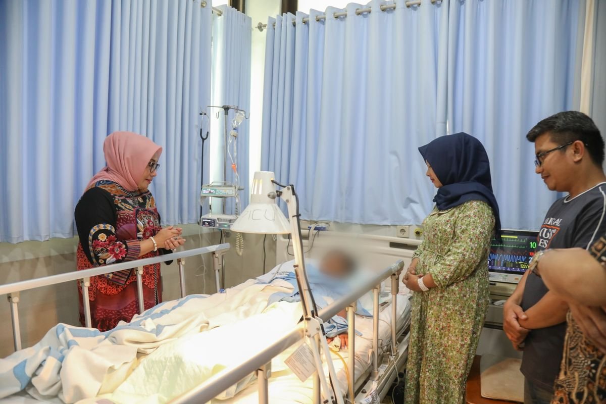 Menteri PPPA Kunjungi Korban Ambruknya Mushala Ponpes Al-Khoziny di Sidoarjo