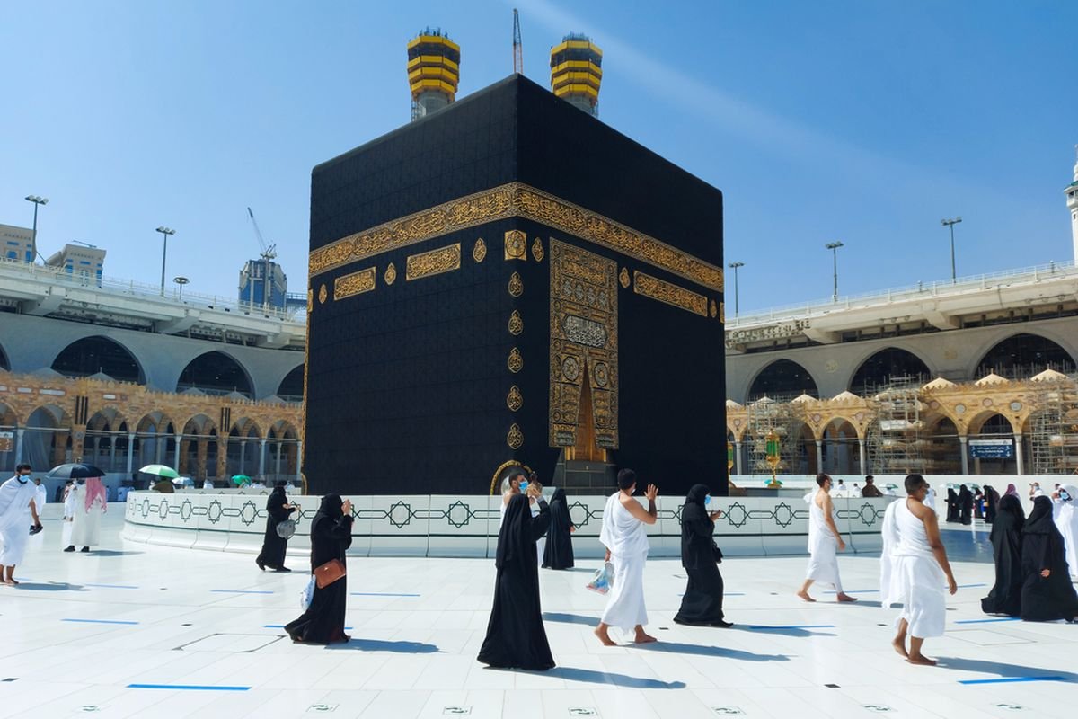 Umrah Bukan Wisata Biasa: Perspektif AMPHURI