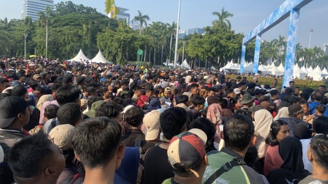 HUT ke-80 TNI: Antusiasme Masyarakat Berebut Kupon Doorprize di Monas