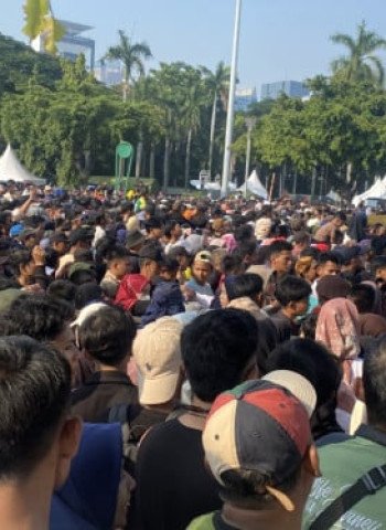 HUT ke-80 TNI: Antusiasme Masyarakat Berebut Kupon Doorprize di Monas