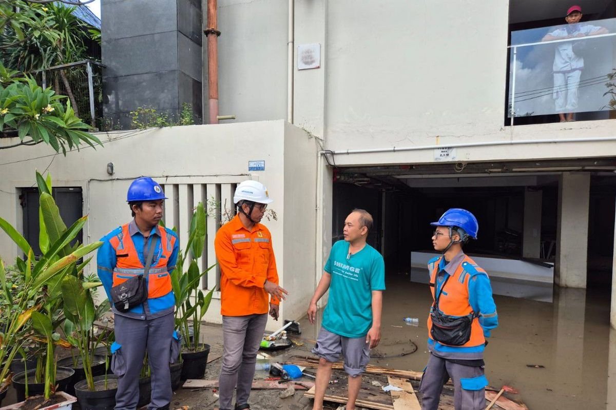 PLN Pulihkan Jaringan Listrik di Bali Pascabencana