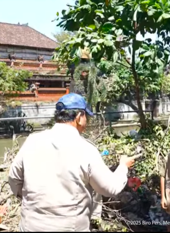 Prabowo Subianto Tinjau Korban Banjir di Bali, Siswa SMA Keluhkan Belum Terima MBG