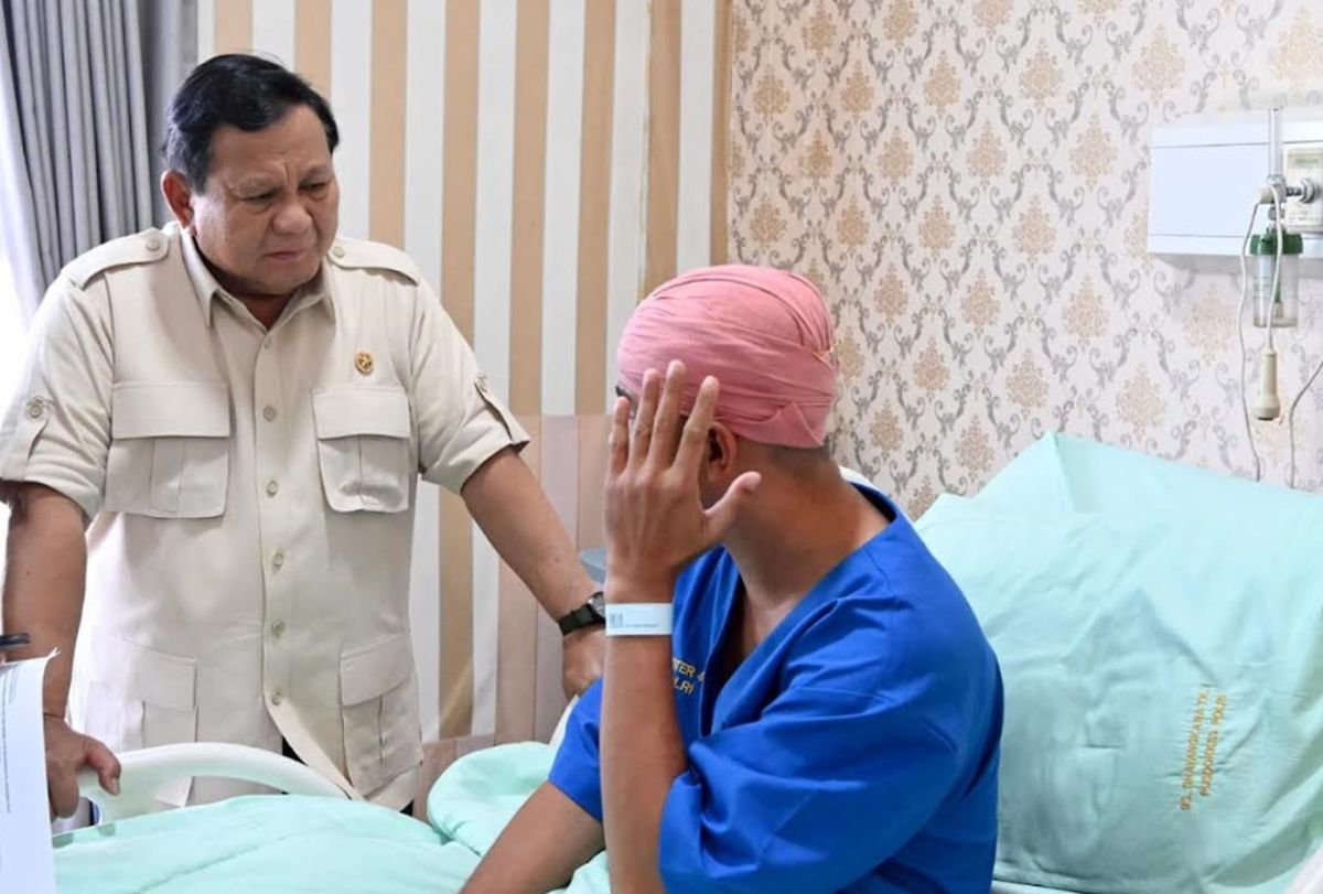 Presiden Prabowo Jenguk Korban di RS Bhayangkara, Sampaikan Pesan Tegas Soal Aksi Demonstrasi
