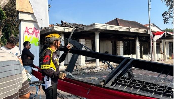 Khofifah Sesalkan Ricuh Demonstrasi Berujung Pembakaran Grahadi, Cagar Budaya di Surabaya