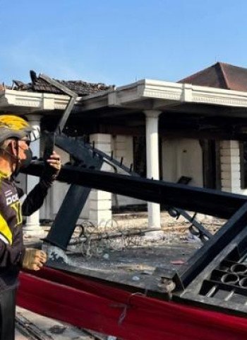 Khofifah Sesalkan Ricuh Demonstrasi Berujung Pembakaran Grahadi, Cagar Budaya di Surabaya