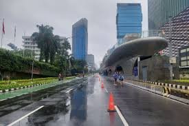 Hujan Guyur Jakarta Saat Ramadhan, Kawasan Sudirman-Thamrin Tampak Lengang Selama CFD