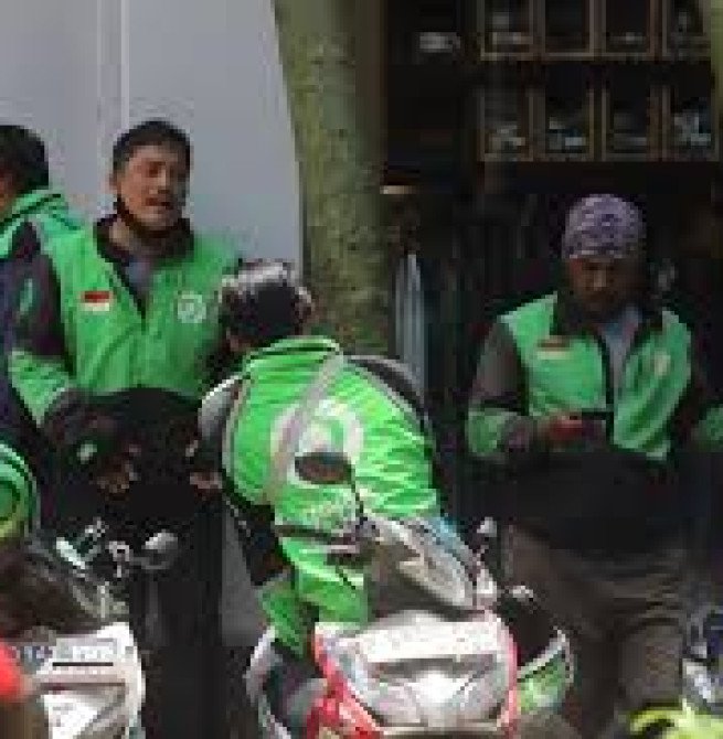 Fleksibilitas dan Akses Mudah: Ojek Online Jadi Pilihan Utama Anak Muda di Tengah Ketidakpastian Ekonomi