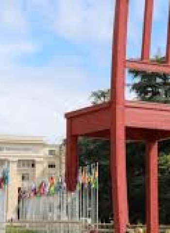 Filosofi Kursi Raksasa Berkaki Tiga di Markas PBB Jenewa: Simbol Perlawanan Terhadap Ranjau Darat