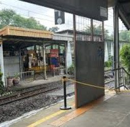 Akses Lama Stasiun Pondok Cina Resmi Ditutup, Penumpang Kini Keluar-Masuk Lewat Apartemen