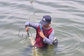 Nasib Nelayan Marunda: Bertahan di Tengah Kepungan Polusi dan Cuaca Ekstrem