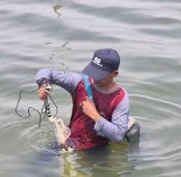 Nasib Nelayan Marunda: Bertahan di Tengah Kepungan Polusi dan Cuaca Ekstrem