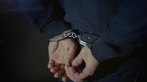 Aksi Berani Sejumlah Ibu Tangkap Sendiri Terduga Penipu Travel Umrah di Depan Kantor Polisi