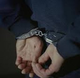 Aksi Berani Sejumlah Ibu Tangkap Sendiri Terduga Penipu Travel Umrah di Depan Kantor Polisi