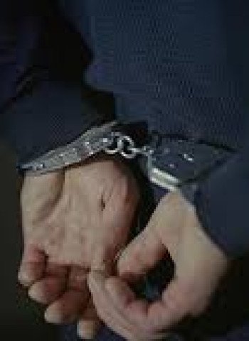 Aksi Berani Sejumlah Ibu Tangkap Sendiri Terduga Penipu Travel Umrah di Depan Kantor Polisi