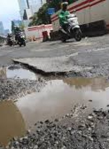 EVALUASI PERBAIKAN JALAN RUSAK DI JAKARTA YANG DINILAI BELUM MENYENTUH AKAR PERMASALAHAN