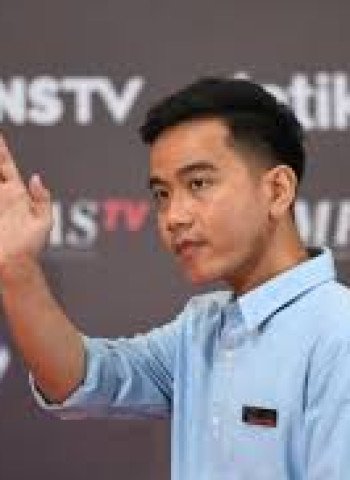 DINAMIKA POLITIK ANTARA GAYA KEPEMIMPINAN JOKOWI DAN LANGKAH POLITIK GIBRAN