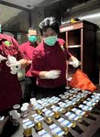 Pastikan Anggota Bebas Narkoba, Puluhan Personel Polres Metro Depok Jalani Tes Urine Mendadak