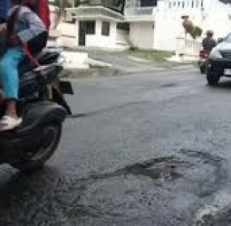 Ironi Jalan Berlubang: Driver Ojek Online Jadi Tersangka Usai Kecelakaan Akibat Jalan Rusak