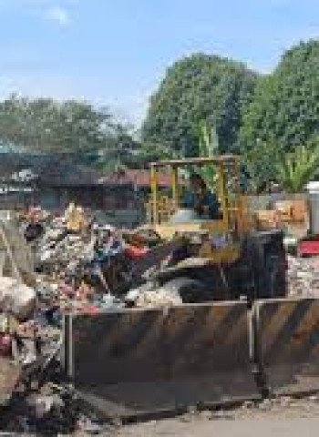 Kondisi Memprihatinkan TPS Budi Dharma Marunda: Bau Busuk Menyengat dan Sampah Meluber ke Jalan